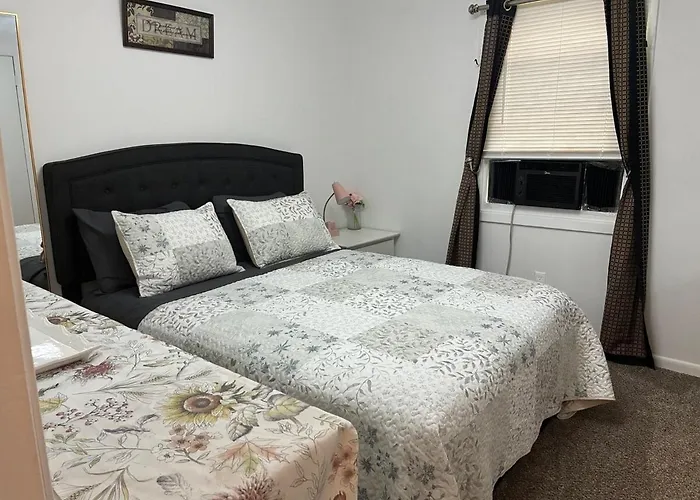 Beautiful Bunker Hill Home With Gym And Yard!