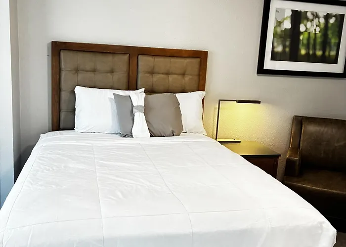 Longmont Lodge & Rv Park