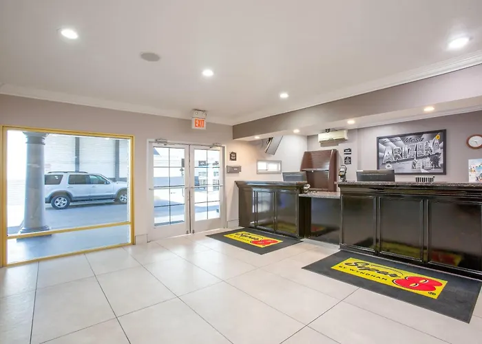Super 8 By Wyndham Mesa Downtown Near Convention Center