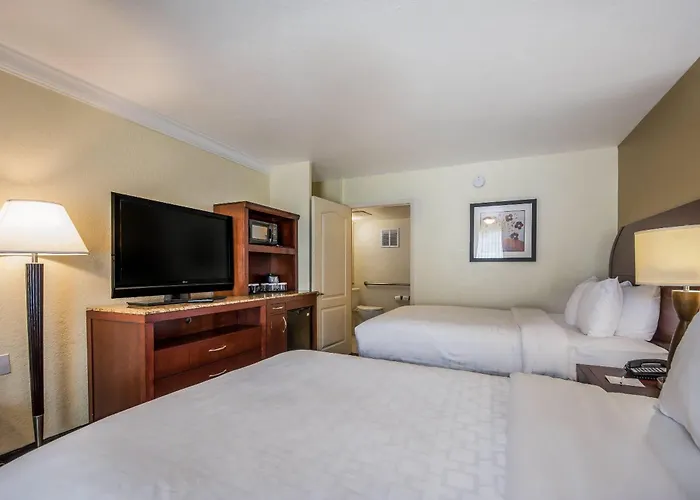 Clarion Inn & Suites Central Clearwater Beach