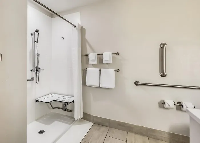 Holiday Inn Express & Suites Minneapolis - West End By Ihg
