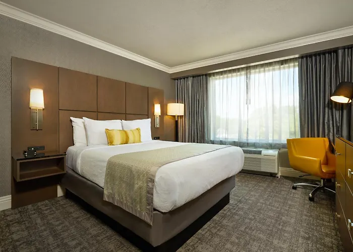 Cottonwood Airport & Expo Hotel Louisville