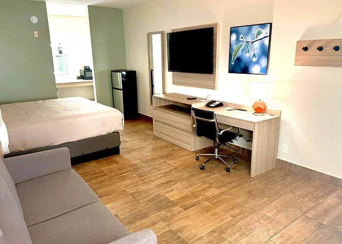 Quality Inn & Suites Victoria South