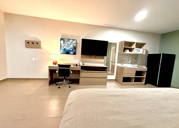 Quality Inn & Suites Victoria South