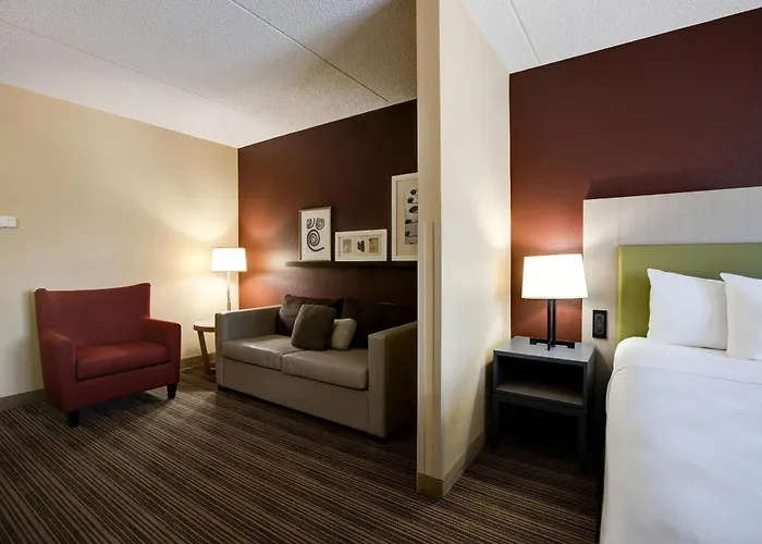 Comfort Inn & Suites St Paul Northeast