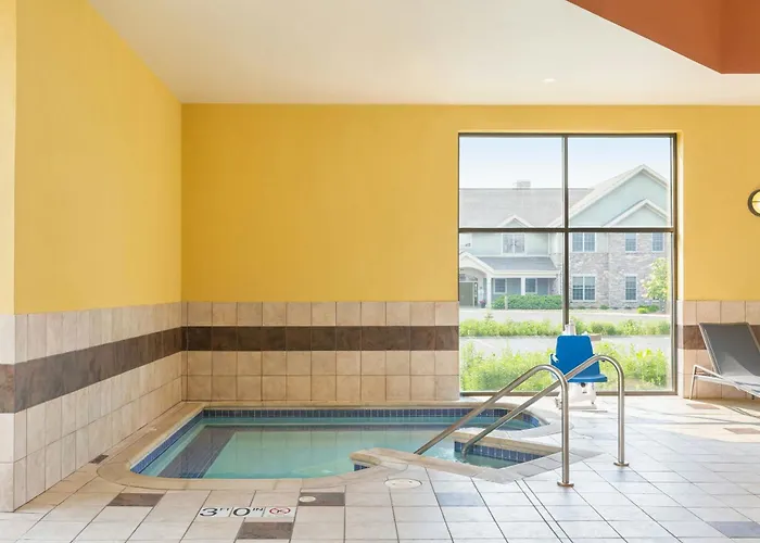 Courtyard By Marriott Madison West / Middleton