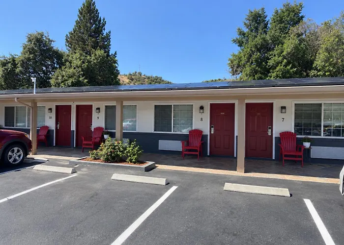 Muir Lodge Motel