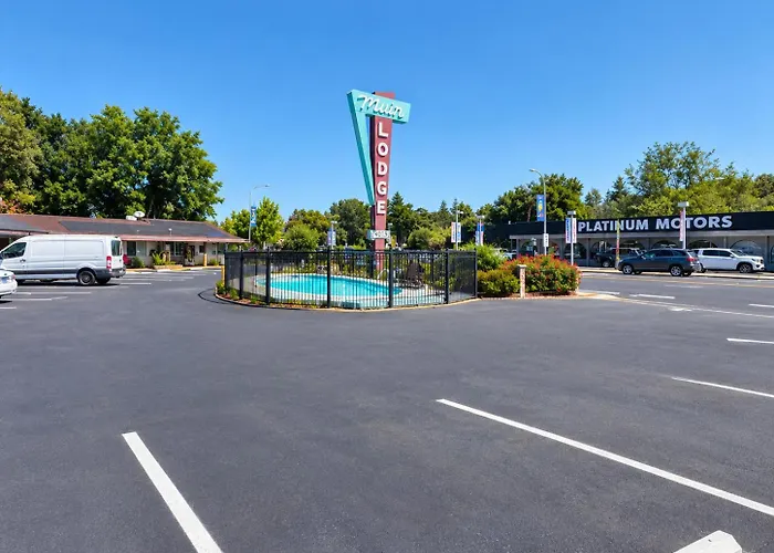 Muir Lodge Motel