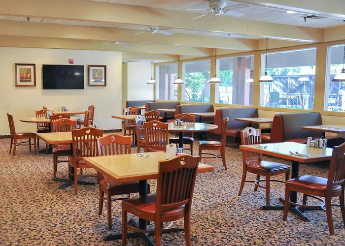 Piccadilly Inn Airport