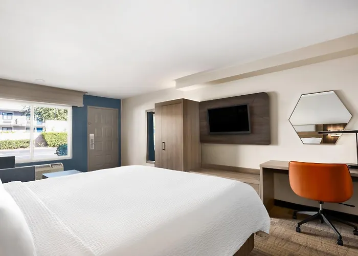 Holiday Inn Express Simi Valley By Ihg