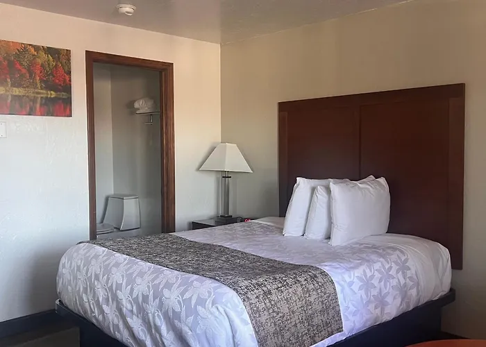 Red Carpet Inn Medford