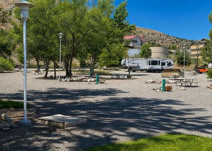 Topaz Lodge