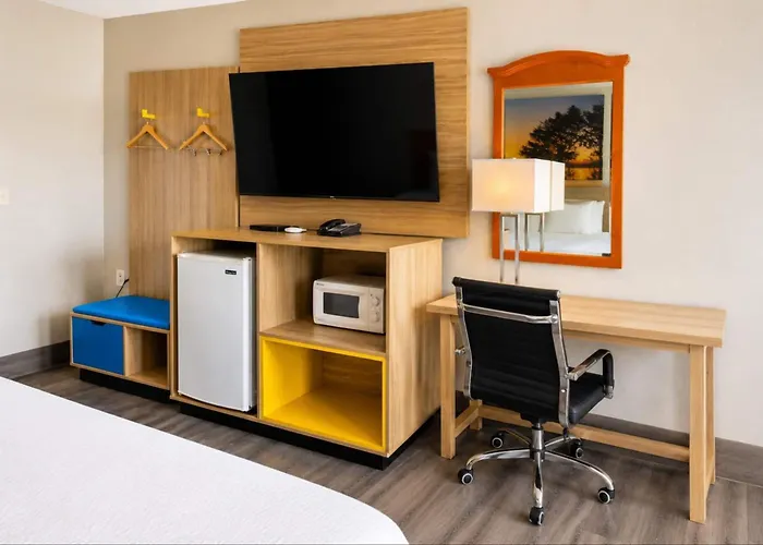 Days Inn By Wyndham Topeka