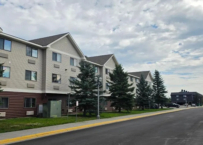 Yellowstone Lodge