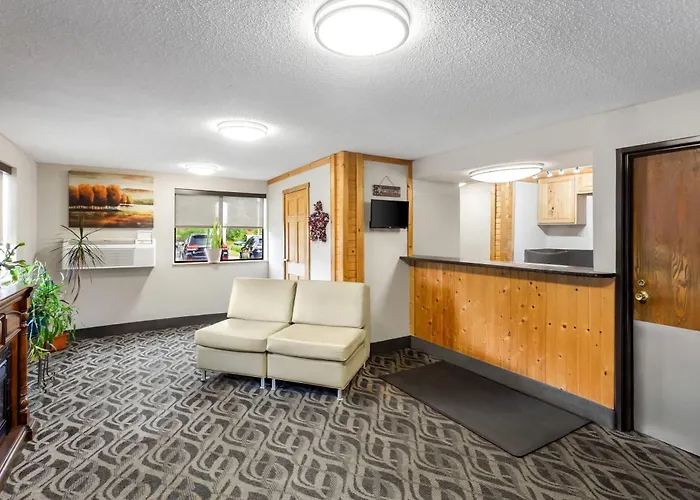 Super 8 By Wyndham Elkins