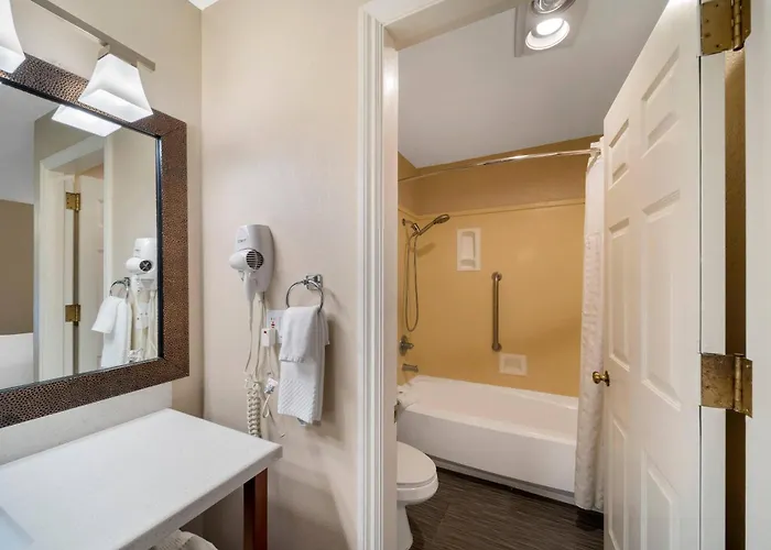 Comfort Suites Red Bluff Near I-5