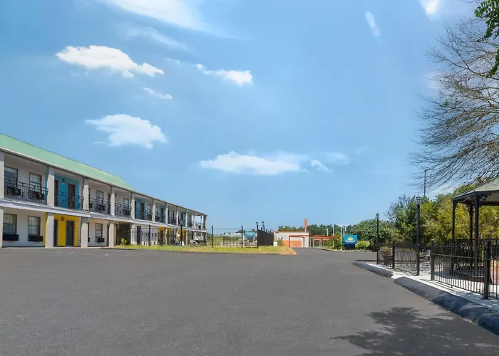 Days Inn By Wyndham Natchitoches