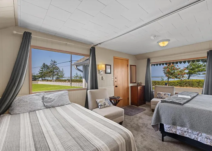 Juan De Fuca Waterfront Hotel & Cottages