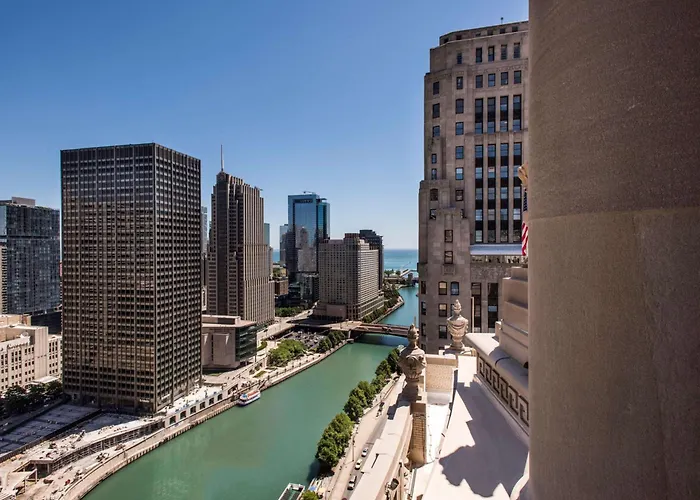 Londonhouse Chicago, Curio Collection By Hilton