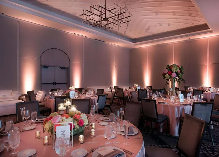 Londonhouse Chicago, Curio Collection By Hilton