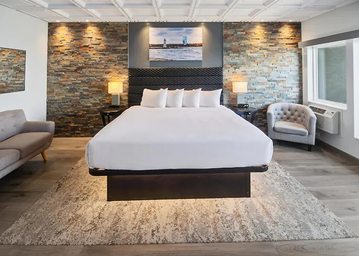 Terrace Bay Hotel - Lakefront