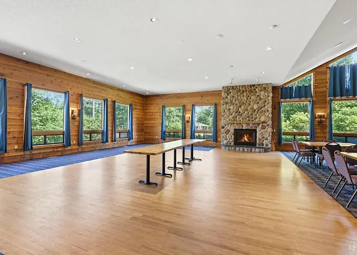 The Lodge At Crooked Lake