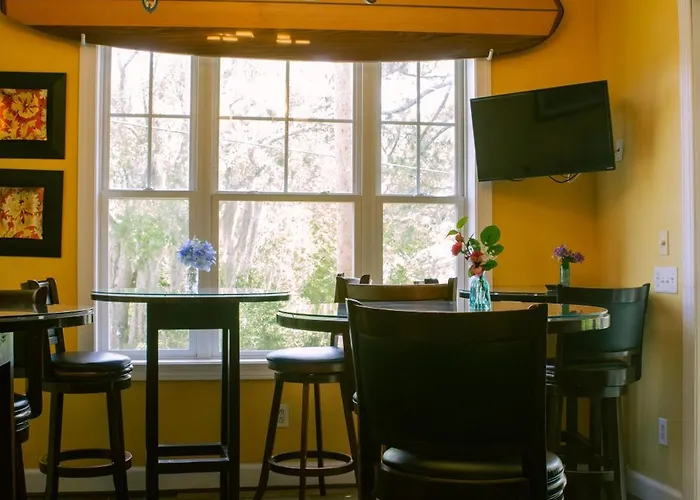 Water'S Edge Inn - Adults Only
