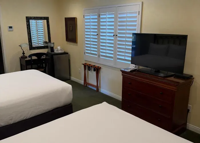 Castillo Inn At The Beach