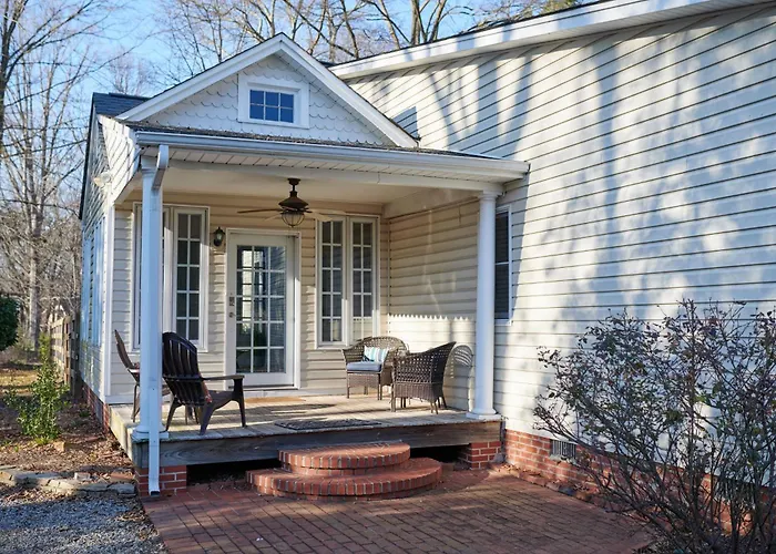 In-Law Suite, With Private Entrance, Sunroom, Patio!