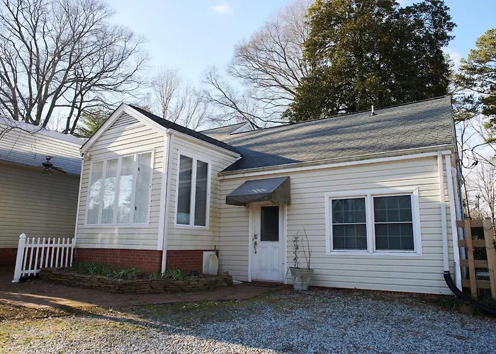 In-Law Suite, With Private Entrance, Sunroom, Patio!