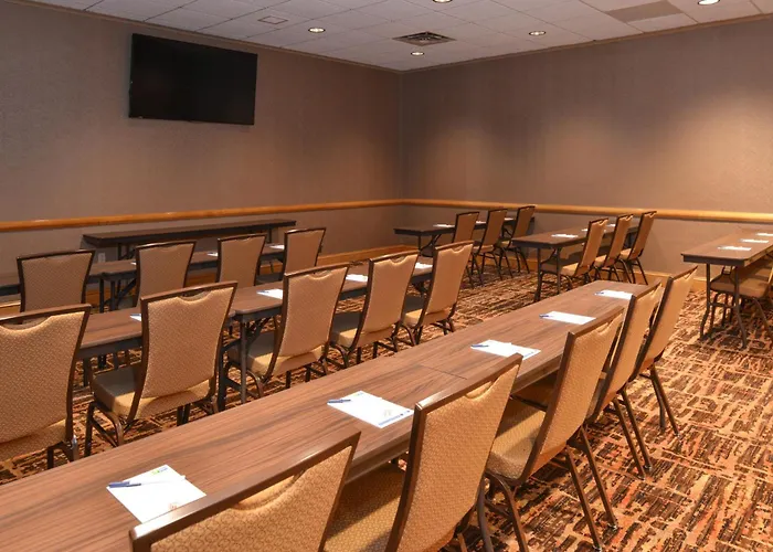Holiday Inn Express Breezewood By Ihg