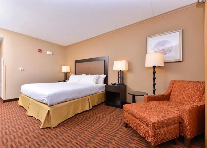 Holiday Inn Express Breezewood By Ihg