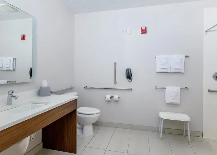 Holiday Inn Express & Suites Medford-Central Point
