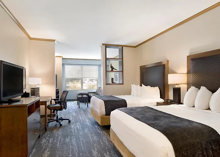 Clubhouse Hotel And Suites