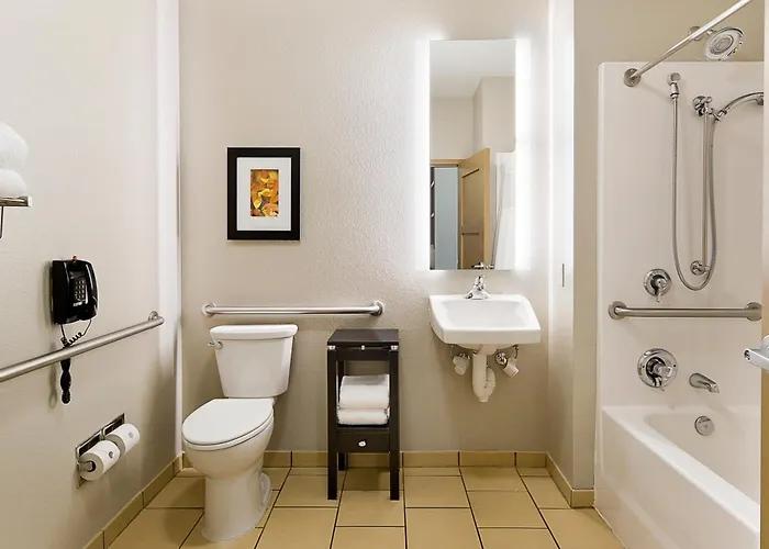 Clubhouse Hotel And Suites