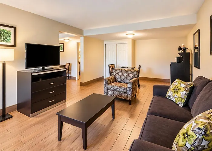 Quality Inn & Suites Near Downtown Bakersfield