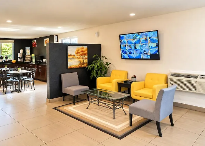 Quality Inn & Suites Near Downtown Bakersfield