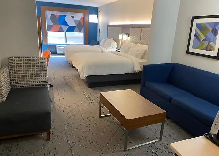 Holiday Inn Express & Suites Dyersburg By Ihg
