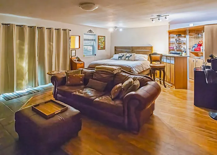 Winterfell Inn - No Xtra Fees, Dog Ok, King & Queen Suites