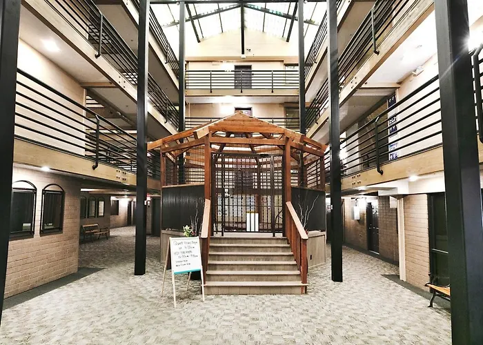 Top Floor Centrally Located Free Bus To Lifts