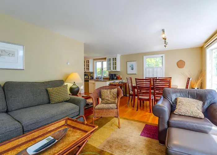 Peaceful Waterfront Apt W/ Deck, 22 Mi To Portland
