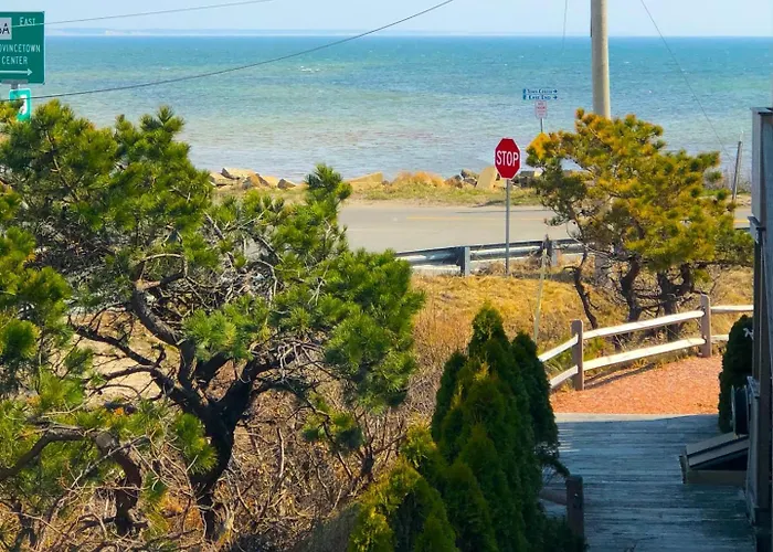 P-Town Beach Beauty On The Bay Water View!