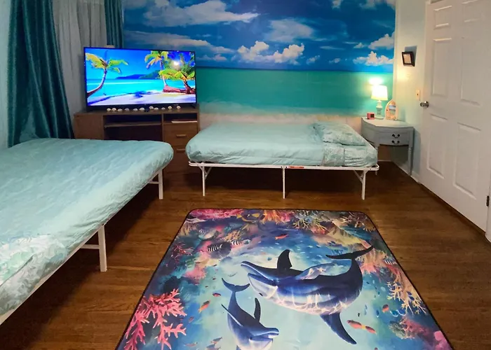 Rochester Escape W/ Hot Tub & Fire Pit!