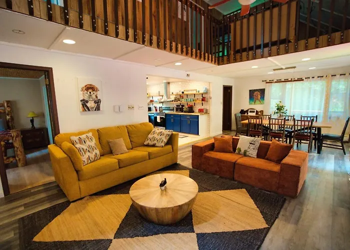 Luxurious House With Largest Hot Tub & Perfect Retreat!