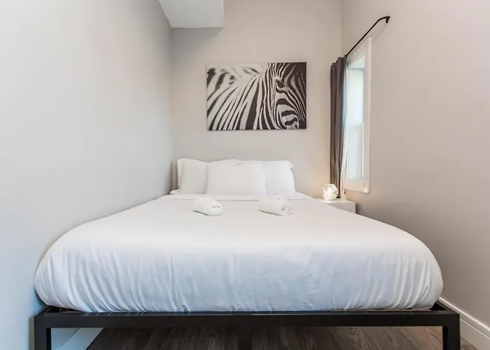 Double Play Wrigley - Prime Location Across From Wrigley Field & Transit - 2Br Apts