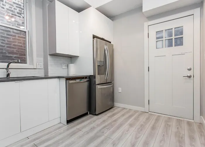 Double Play Wrigley - Prime Location Across From Wrigley Field & Transit - 2Br Apts