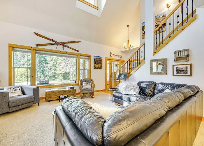 Cle Elum Lake Home W/ Hot Tub & Mountain Views