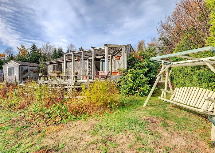 Serene Jonesport Escape: Deck W/ Water Views!