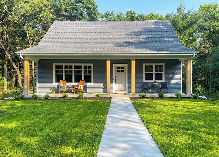 Chic Wisconsin Retreat W/ Deck, Grill & Fire Pit!