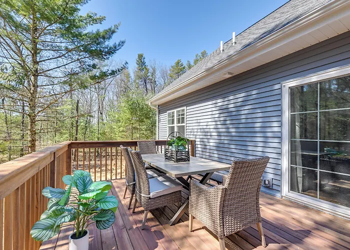 Chic Wisconsin Retreat W/ Deck, Grill & Fire Pit!
